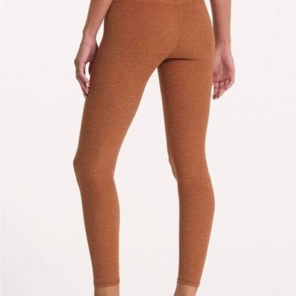 Vuori Clean Elevation Legging size Medium EUC